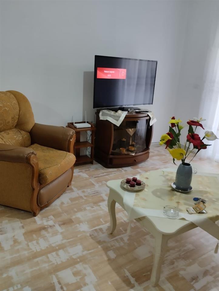 2+1 me qera afer piceri 2 engjejt