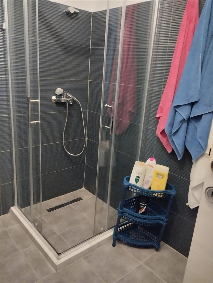 2+1 me qera afer piceri 2 engjejt