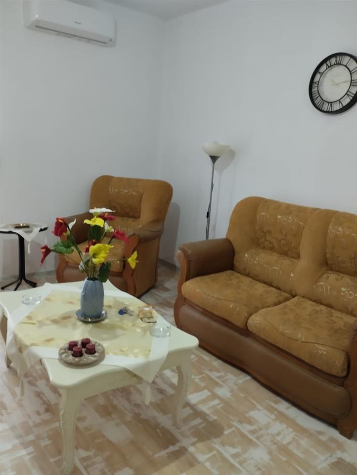 2+1 me qera afer piceri 2 engjejt