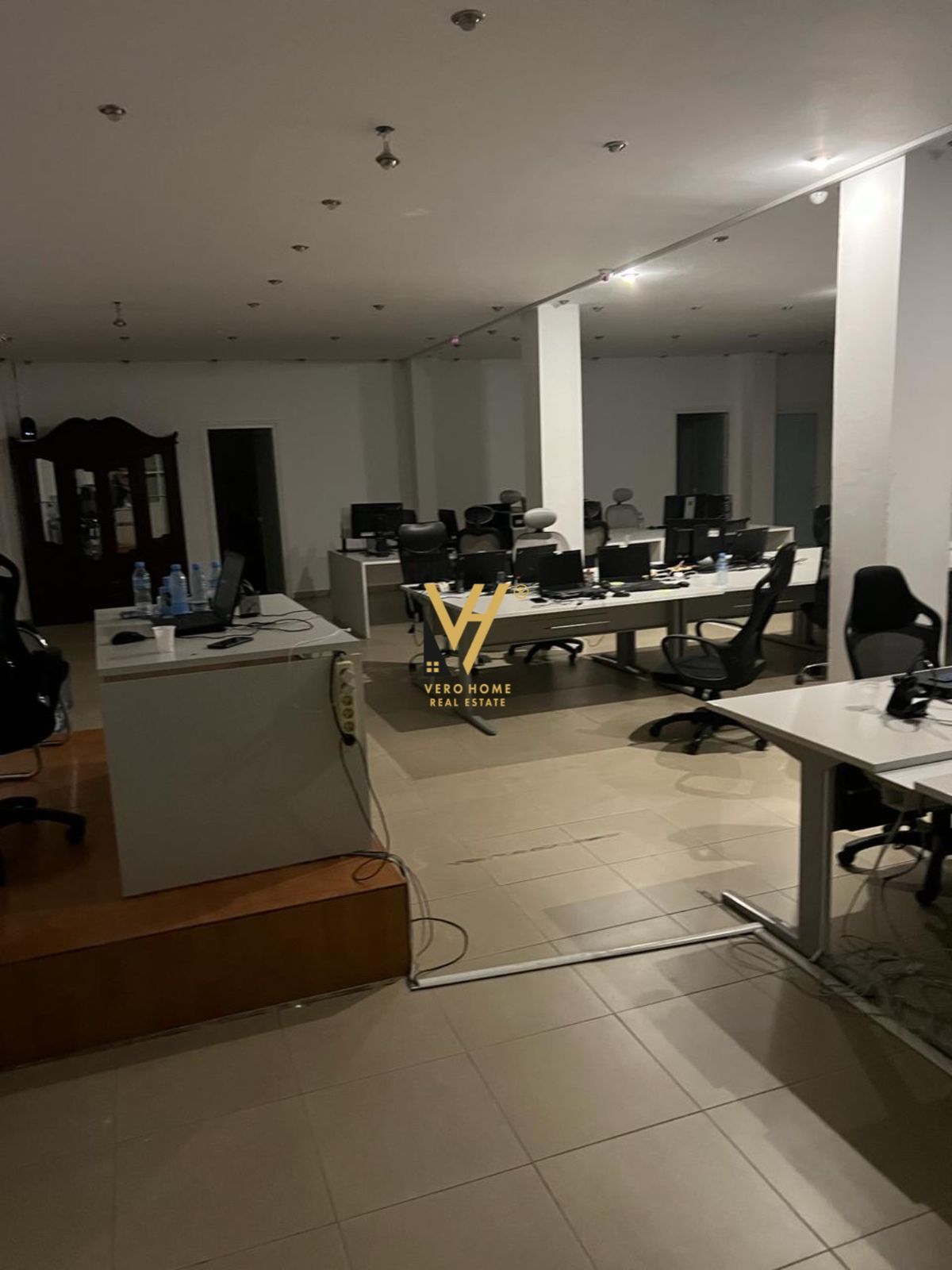 265 M2 ME QERA TE ISH FUSHA AVIACIONIT 1.900 EURO