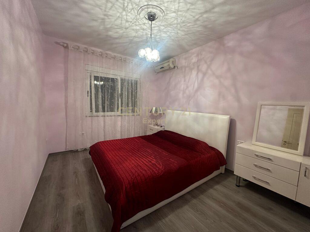 Jepet me qira 2+1 te rruga e durresit