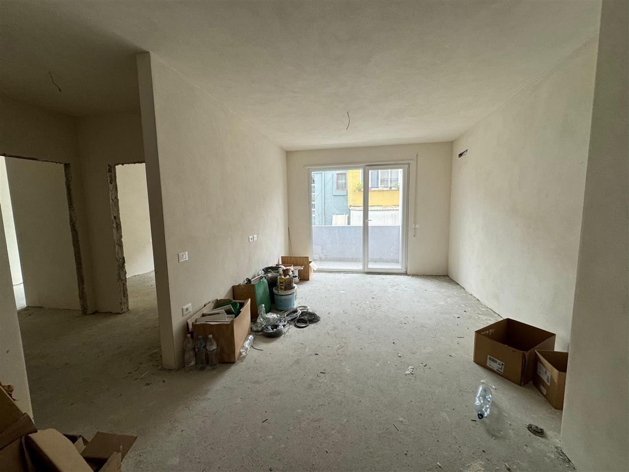 Shitet apartament 2+1, Rruga e Dibres, 150,000euro