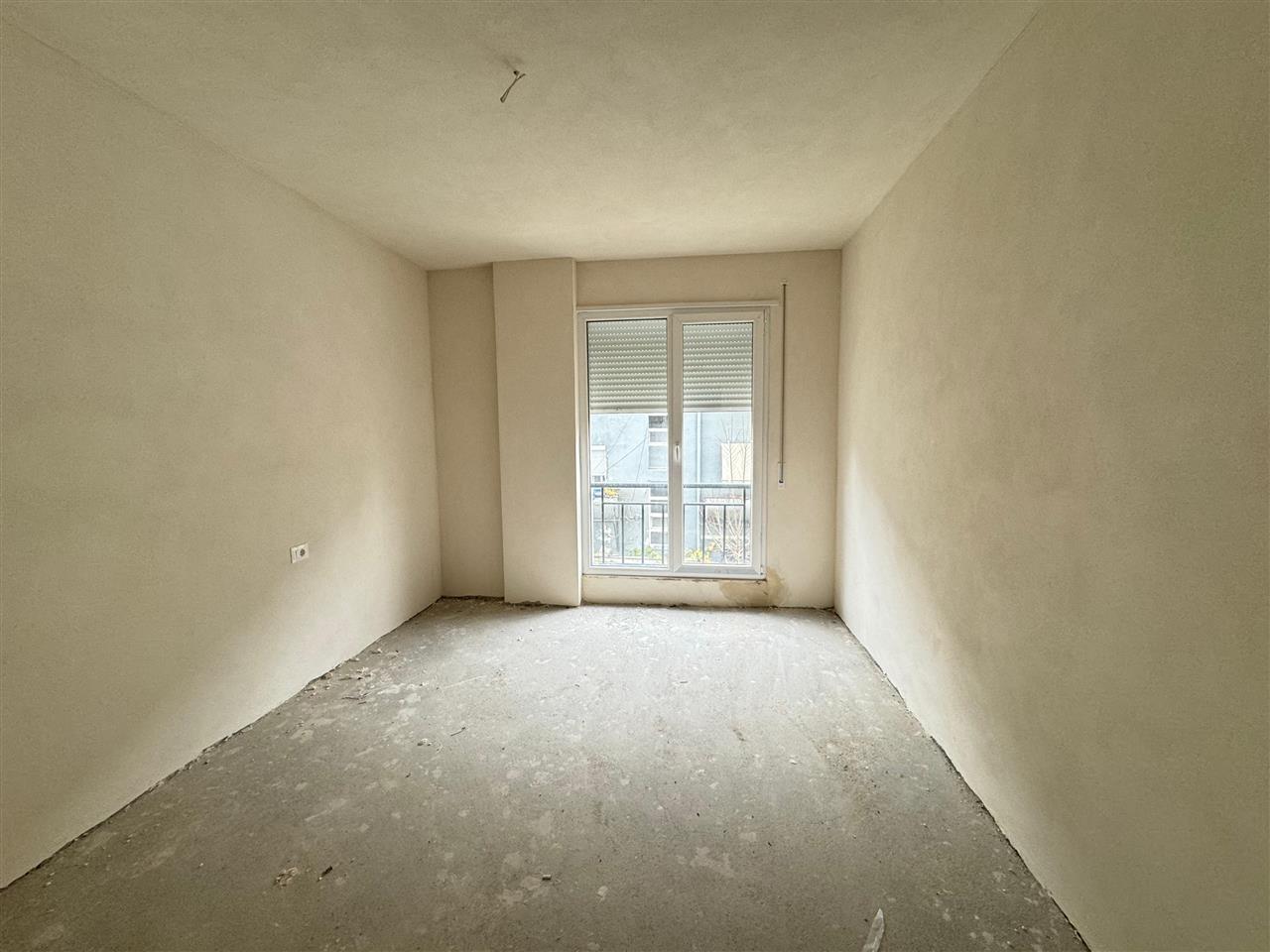 Shitet apartament 2+1, Rruga e Dibres, 150,000euro