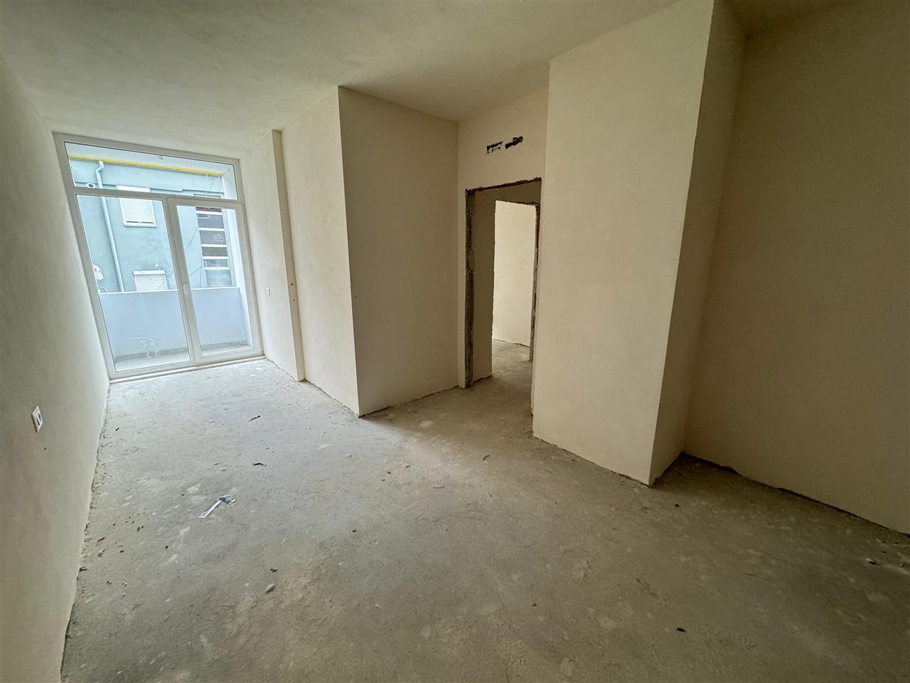 Shitet apartament 2+1, Rruga e Dibres, 150,000euro