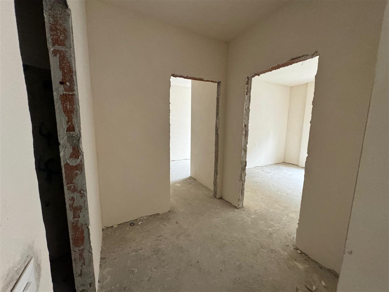 Shitet apartament 2+1, Rruga e Dibres, 150,000euro