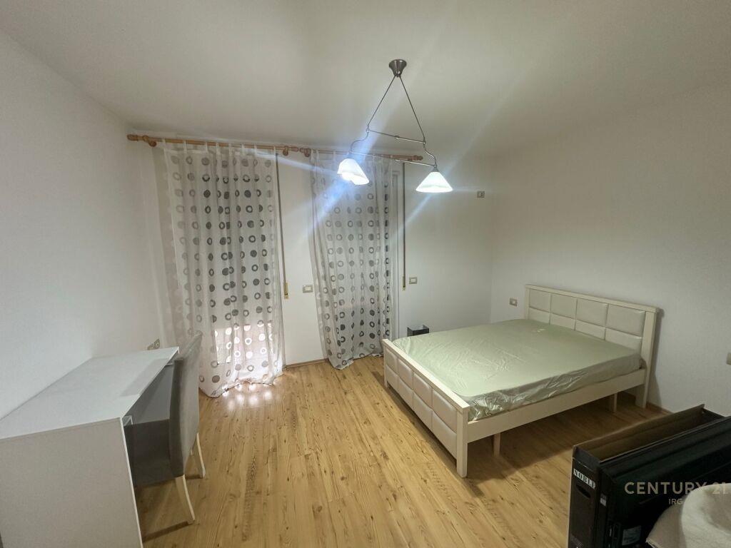 JEPET ME QIRA 2+1+2 TEK 21 DHJETORI!