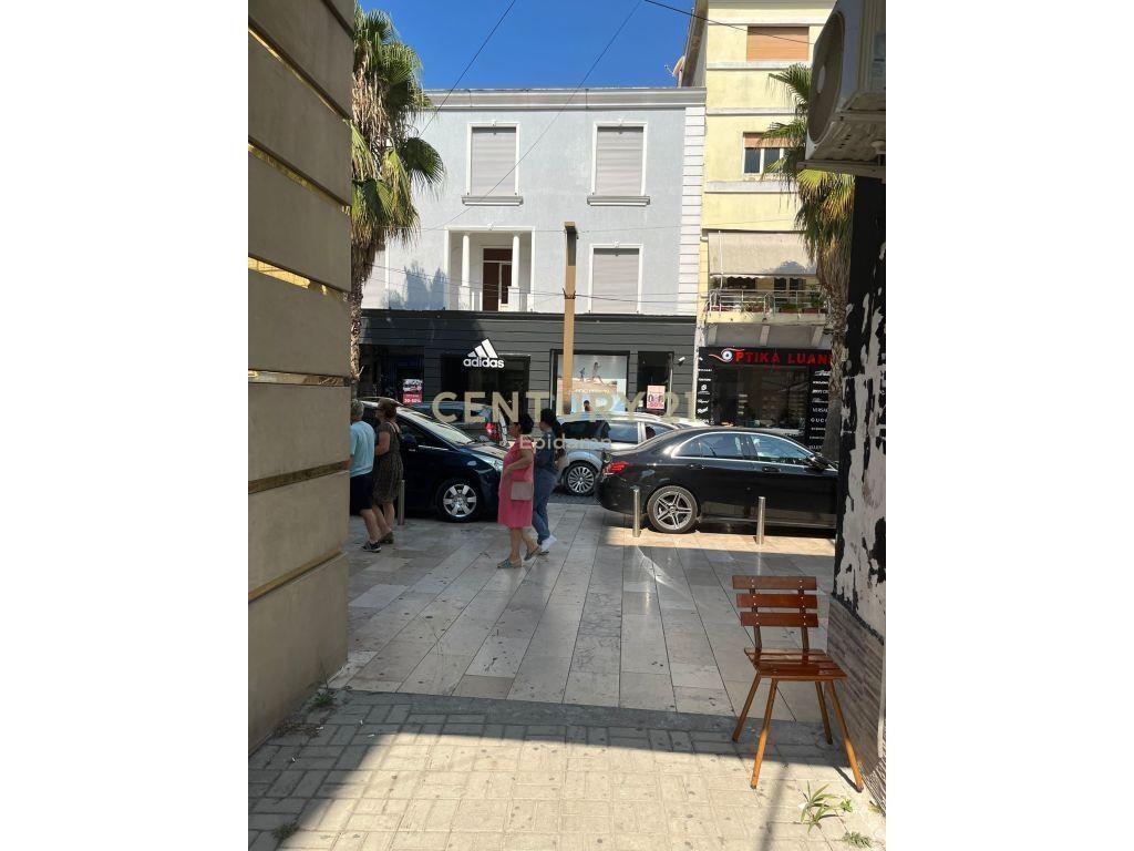 Shtëpi për Shitje në Bulevardin kryesor Durrës !