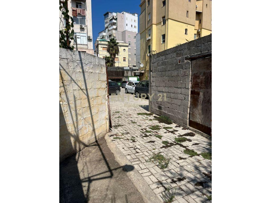 Shtëpi për Shitje në Bulevardin kryesor Durrës !