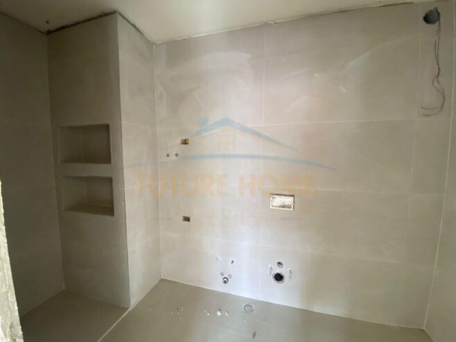 Shitet, Apartament 2+1+2 + Post Parkimi, Rr.Jordan Misja ,Ti