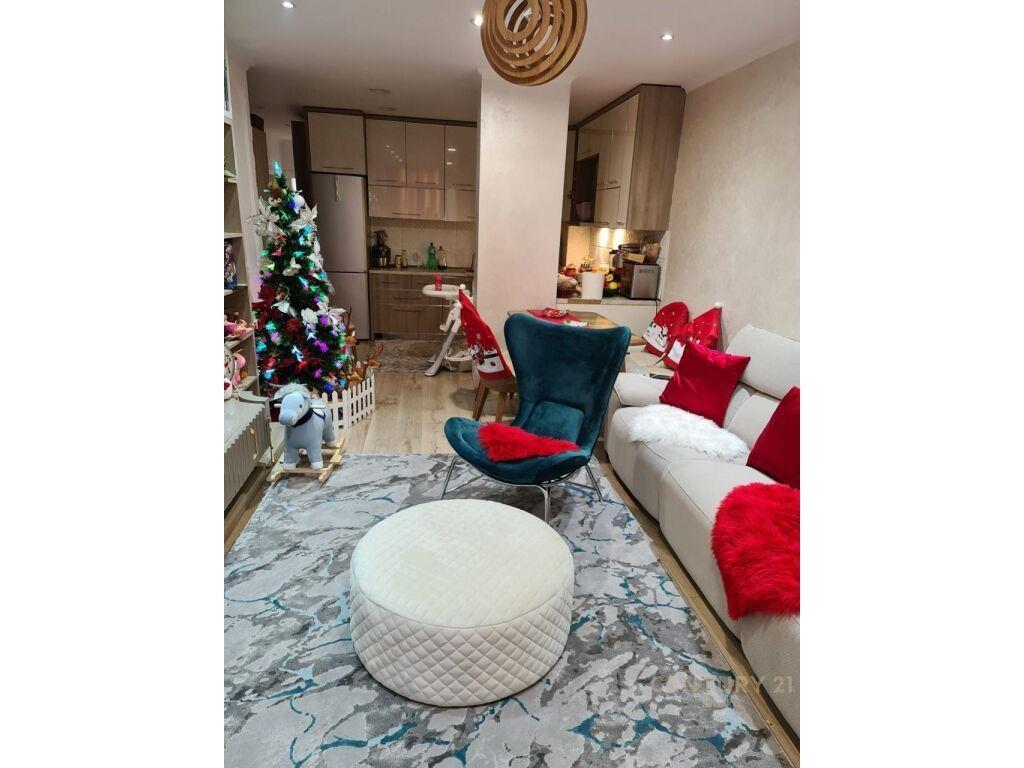 Shitet, Apartament 2+1+2, Rruga Bardhyl!