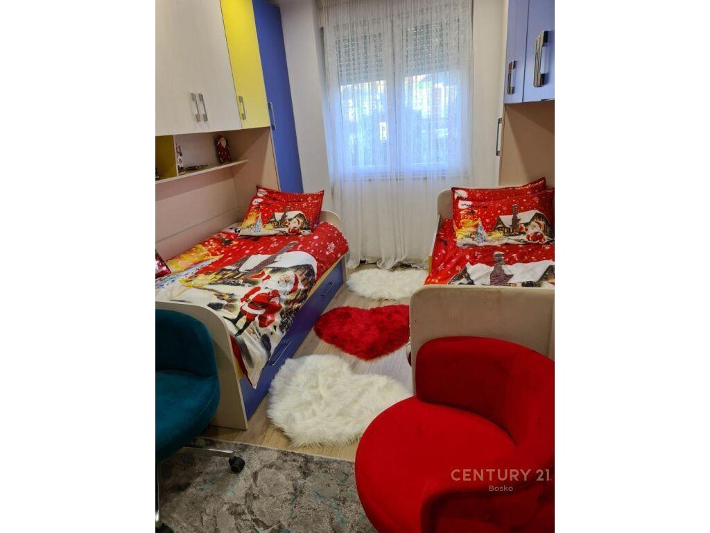 Shitet, Apartament 2+1+2, Rruga Bardhyl!