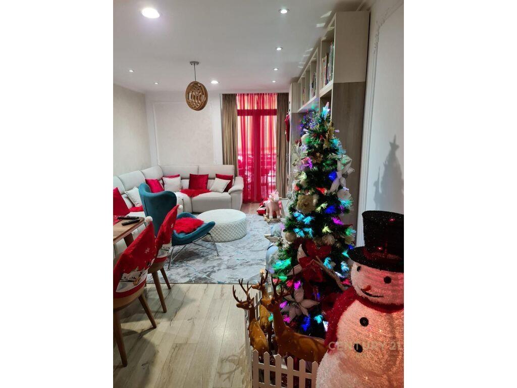 Shitet, Apartament 2+1+2, Rruga Bardhyl!