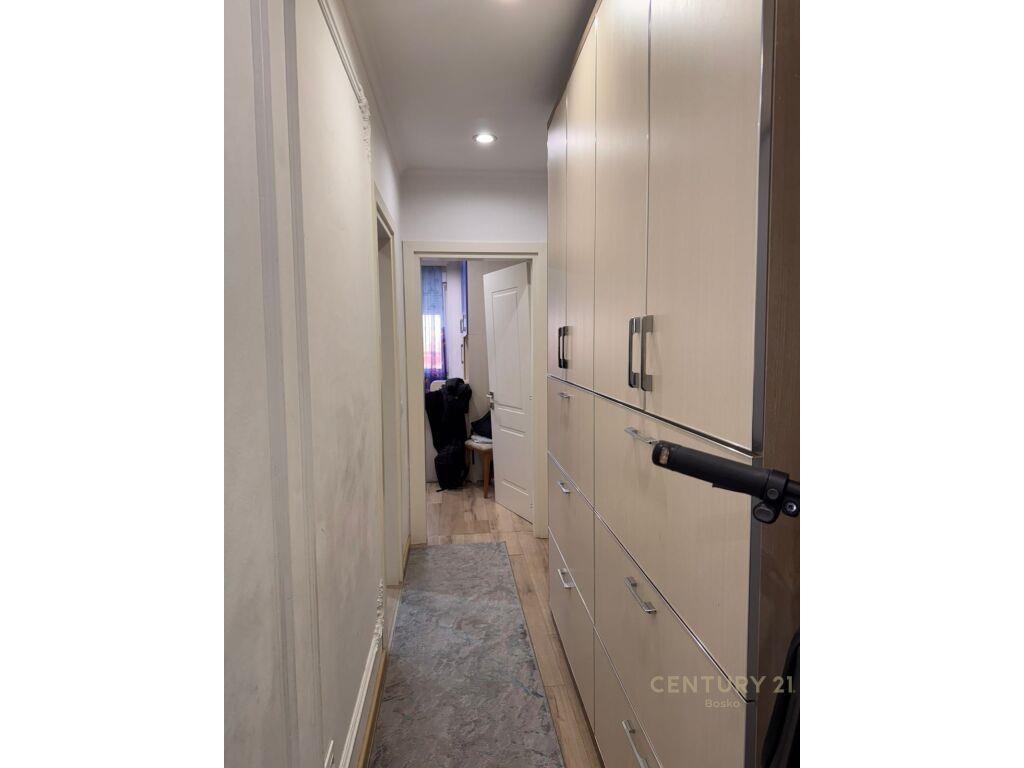 Shitet, Apartament 2+1+2, Rruga Bardhyl!
