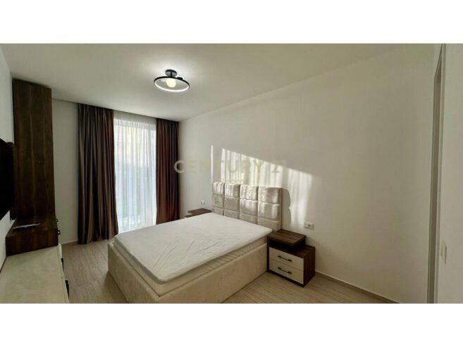 QIRA, APARTAMENT 2+1+2 Verande + POST PARKIMI , LIQENI THATE