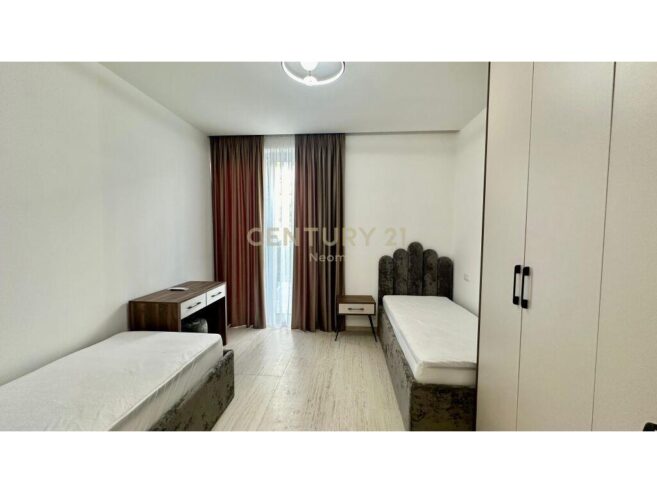 QIRA, APARTAMENT 2+1+2 Verande + POST PARKIMI , LIQENI THATE