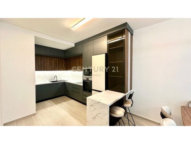 QIRA, APARTAMENT 2+1+2 Verande + POST PARKIMI , LIQENI THATE