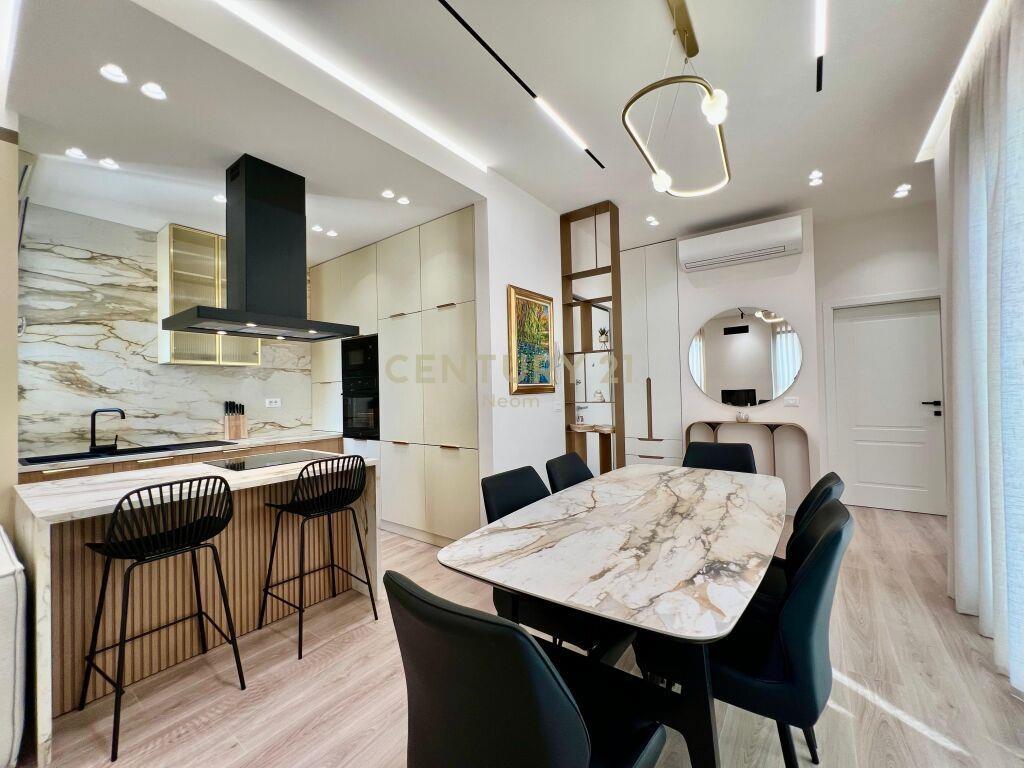 QIRA, APARTAMENT PREMIUM 2+1+2 me POST PARKIMI ‼️