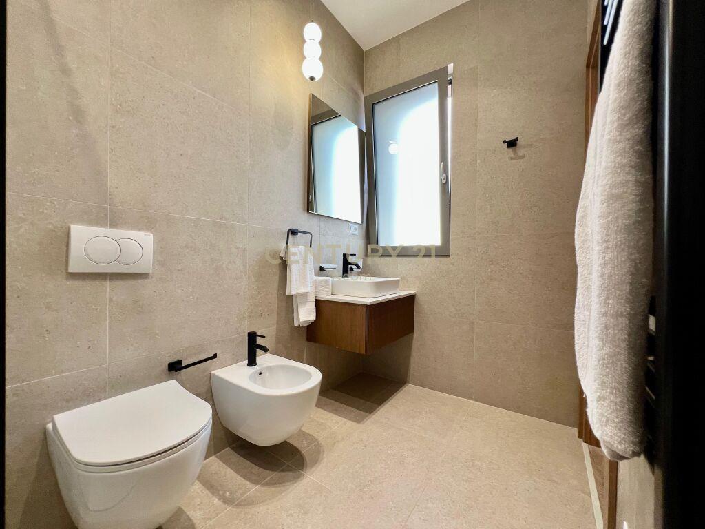 QIRA, APARTAMENT PREMIUM 2+1+2 me POST PARKIMI ‼️