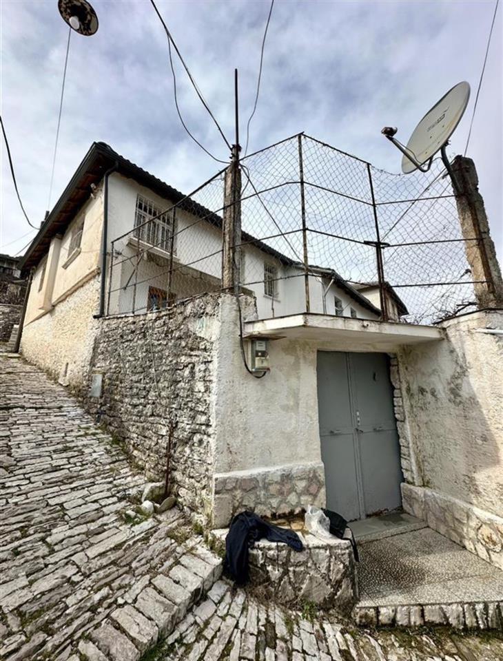 Vile 3 kate Gjirokaster