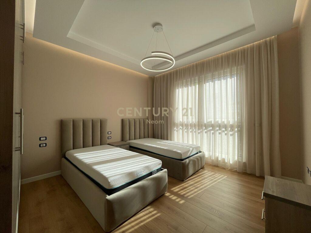 JEPET ME QIRA 3+1+2 ME POST PARKIMI TEK LIQENI I THATE!