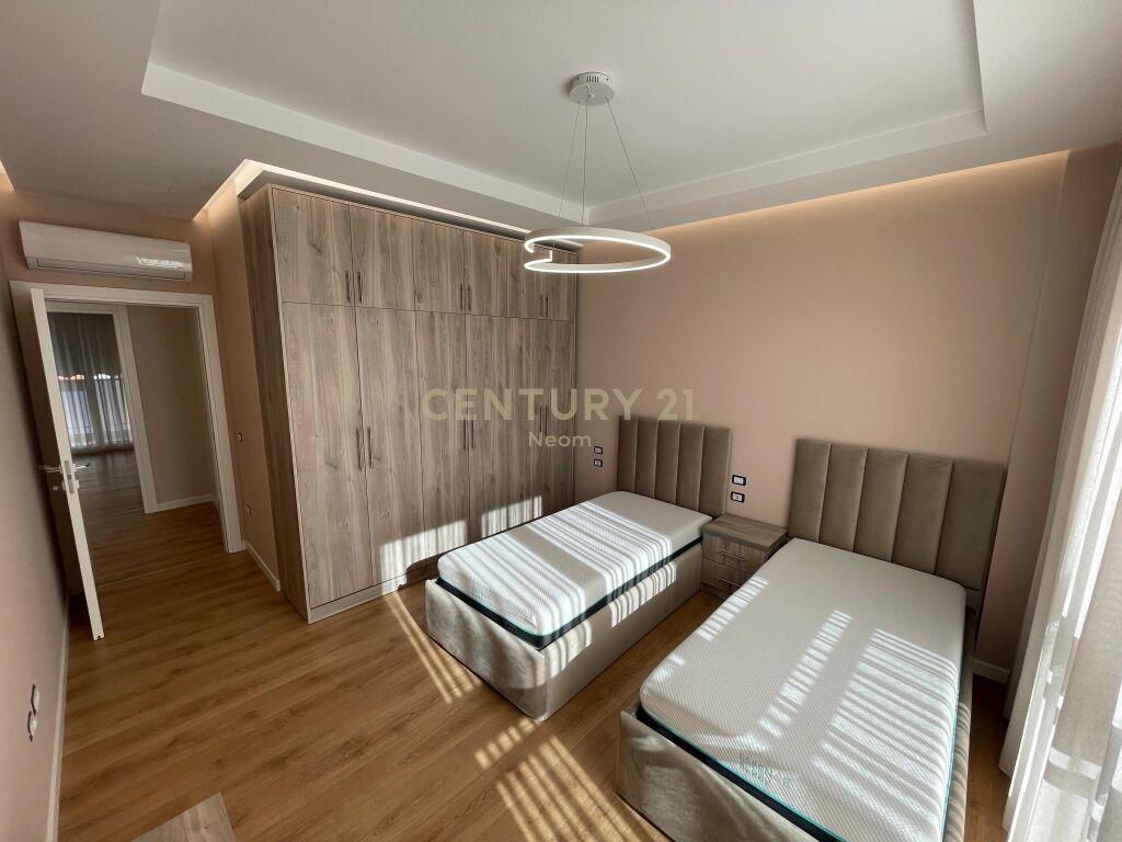 JEPET ME QIRA 3+1+2 ME POST PARKIMI TEK LIQENI I THATE!