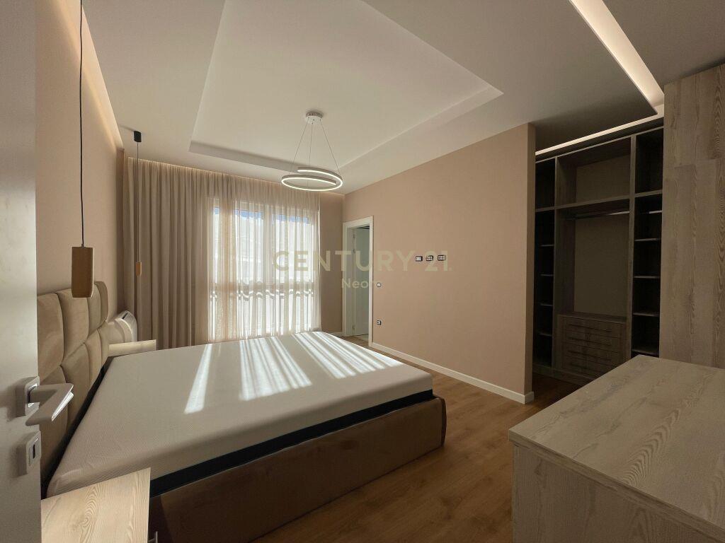 JEPET ME QIRA 3+1+2 ME POST PARKIMI TEK LIQENI I THATE!