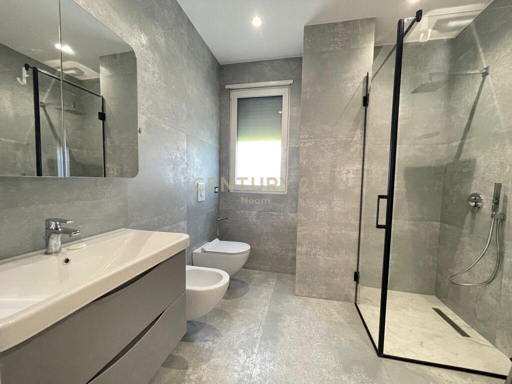 JEPET ME QIRA 3+1+2 ME POST PARKIMI TEK LIQENI I THATE!