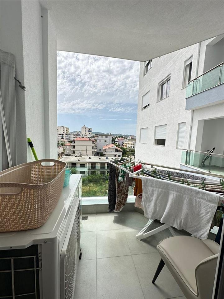 Shitet Super apartament 2+1 Durres Hyrje plazh