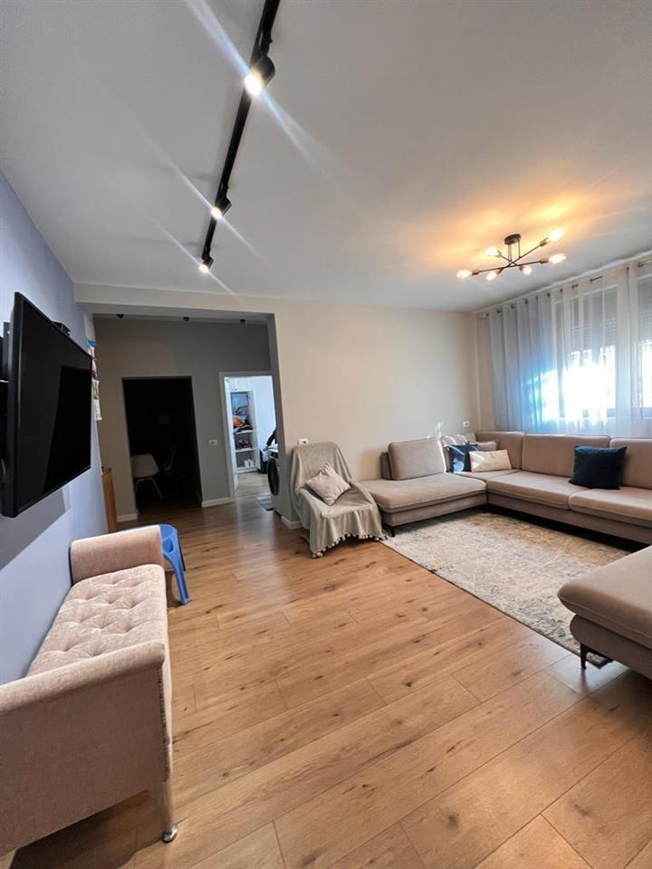 Vile private me qera Durres