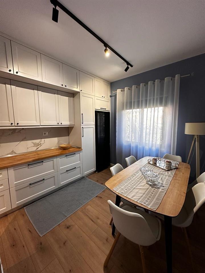 Vile private me qera Durres