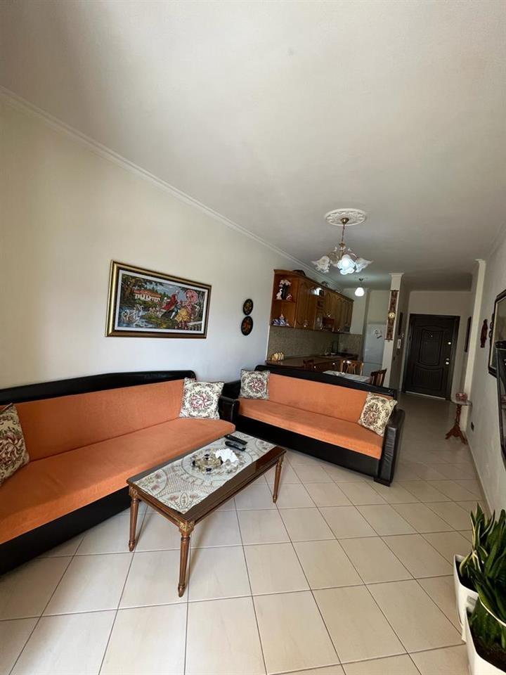 Japim apartament me qera ditore me pamje nga deti