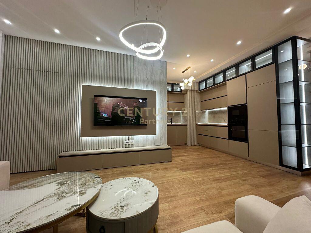 Qira Apartament 2+1 Shkolla e Kuqe €1500