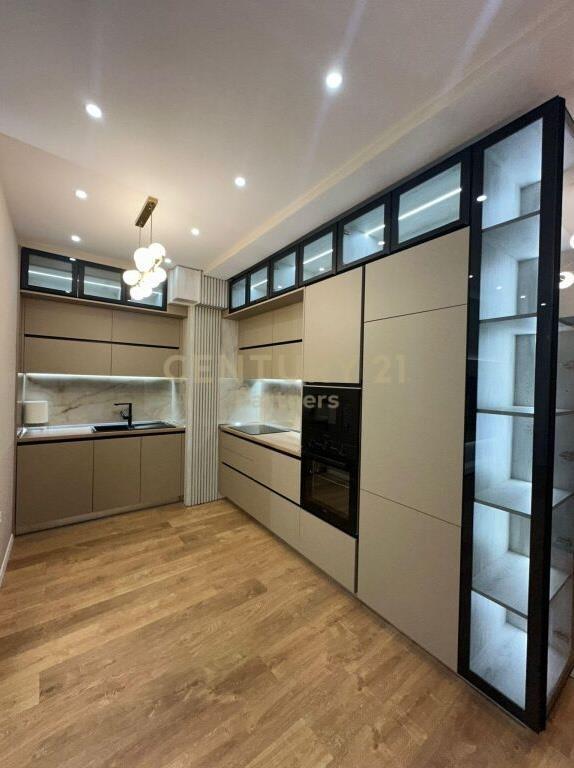 Qira Apartament 2+1 Shkolla e Kuqe €1500