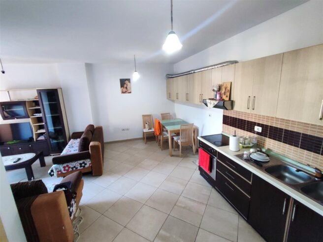 Apartament në Bulevardin e Ri në Yzberisht,sipër Farmaci Nat
