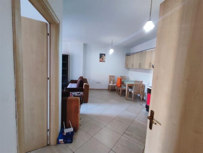 Apartament në Bulevardin e Ri në Yzberisht,sipër Farmaci Nat