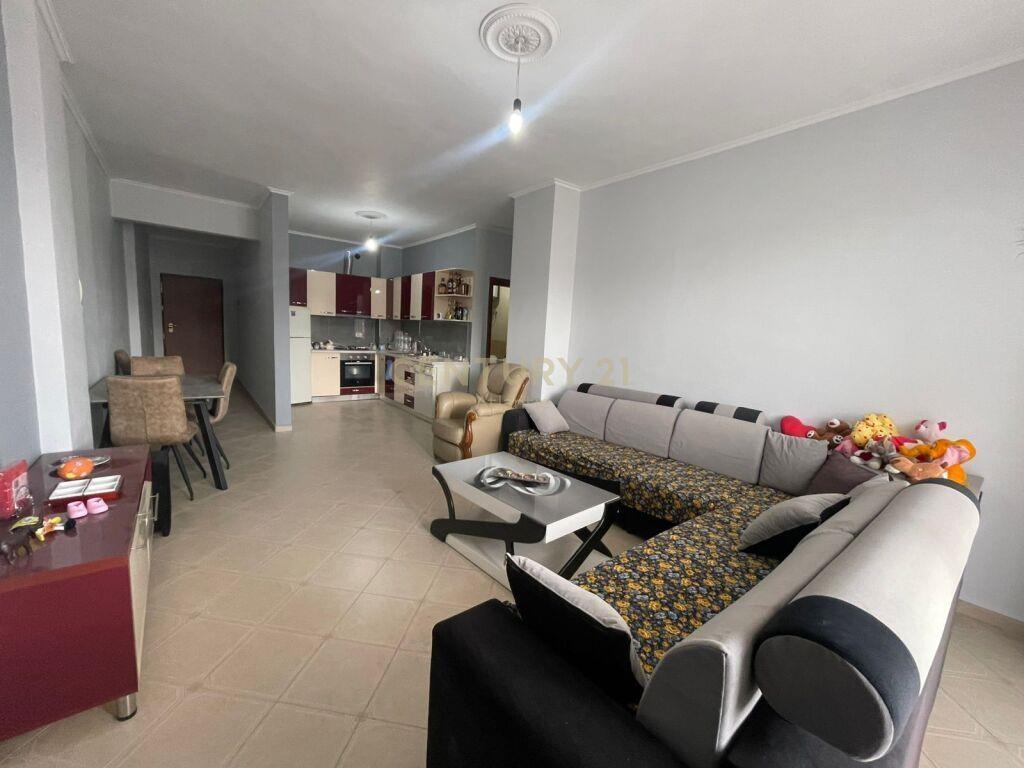 SHITET APARTAMENT 2+1 ,QENDER DURRES !
