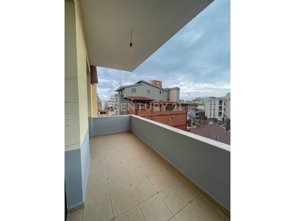 SHITET APARTAMENT 2+1 ,QENDER DURRES !