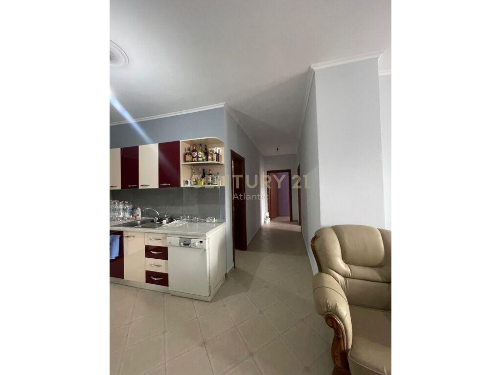 SHITET APARTAMENT 2+1 ,QENDER DURRES !
