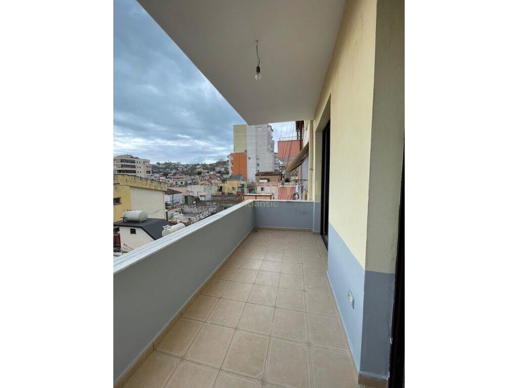 SHITET APARTAMENT 2+1 ,QENDER DURRES !