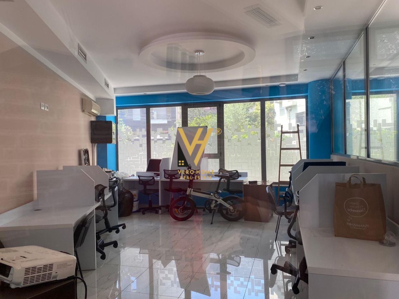 AMBIENT BIZNESI 80 M2 ME QERA TE SELVIA 900 EURO