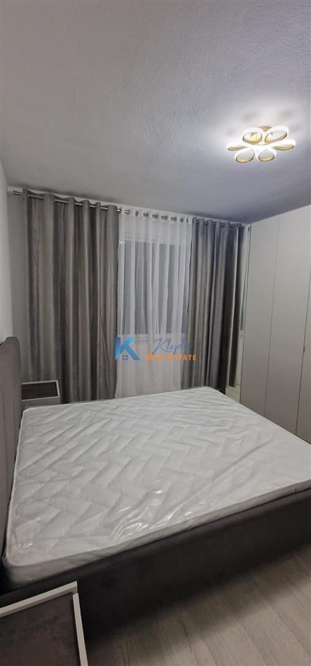 1+1 me qira te Komuna e Parisit