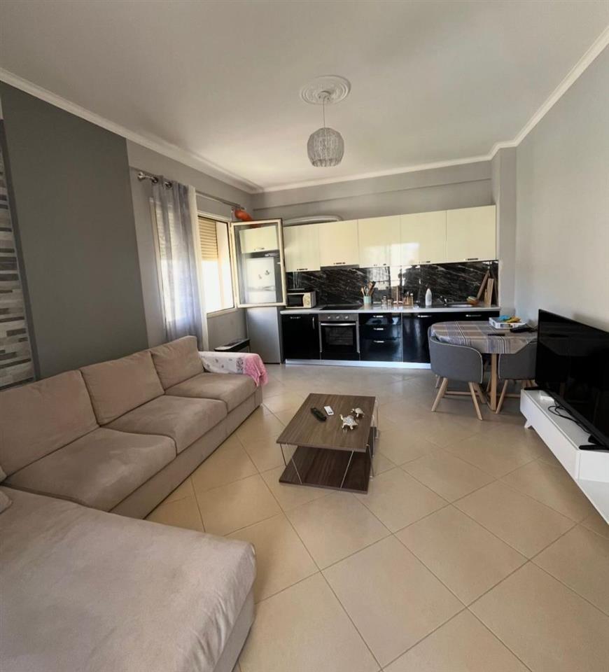 Shitet Apartament 1+1+ Garazh