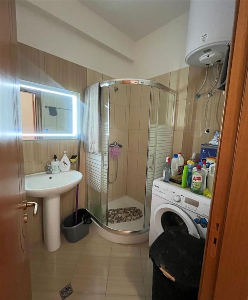 Shitet Apartament 1+1+ Garazh