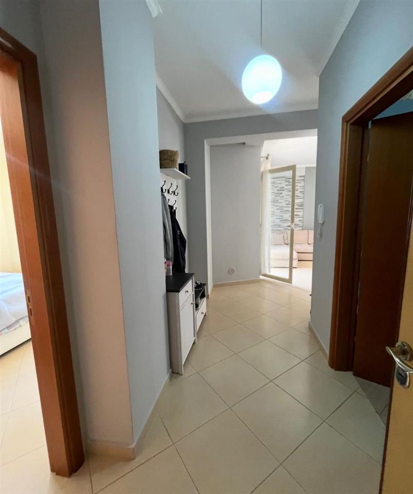 Shitet Apartament 1+1+ Garazh