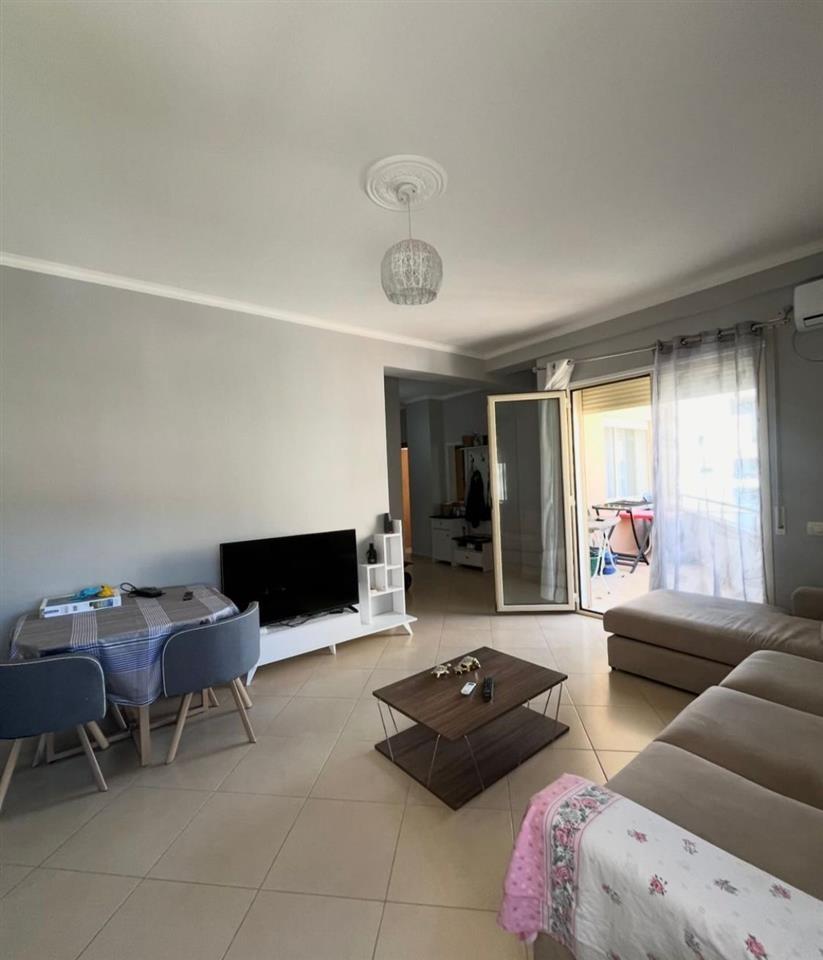 Shitet Apartament 1+1+ Garazh