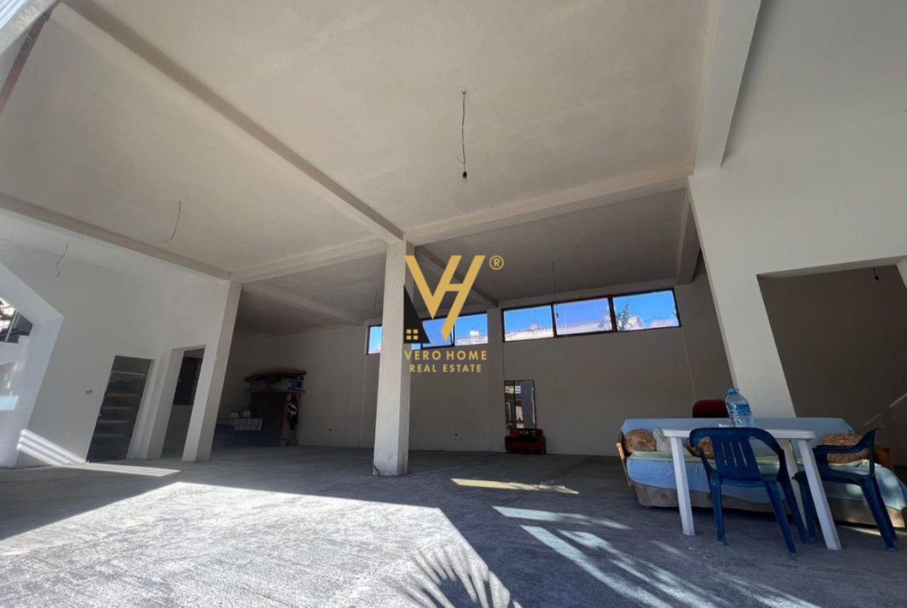 140 M2 ME QERA TEK TREGU ELEKTRIK 1.000 EURO