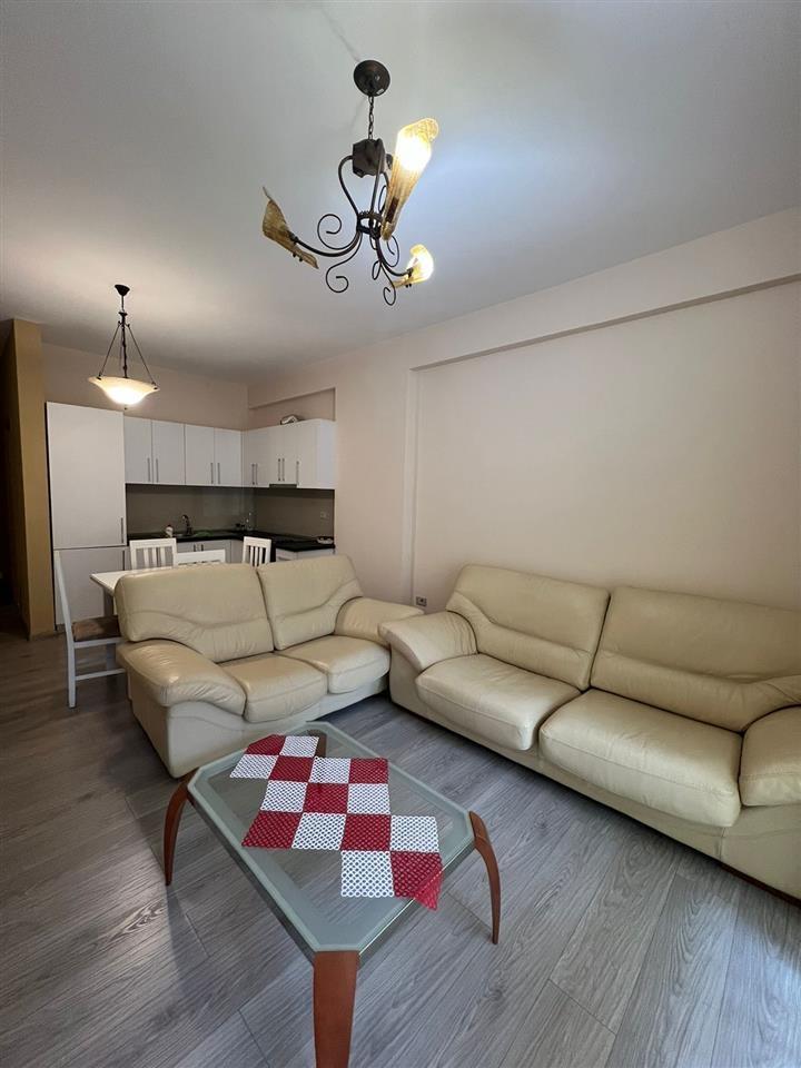 JEPET ME QERA APARTAMENT 2+1+2 TE KOMBINATI I PESHKUT