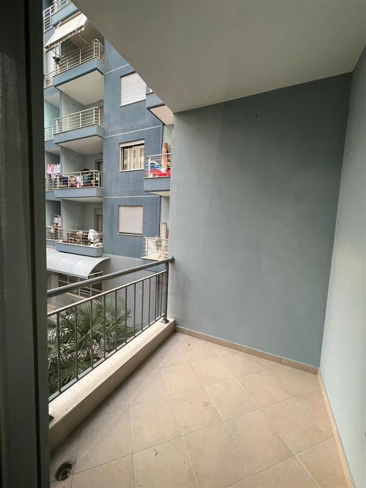 JEPET ME QERA APARTAMENT 2+1+2 TE KOMBINATI I PESHKUT