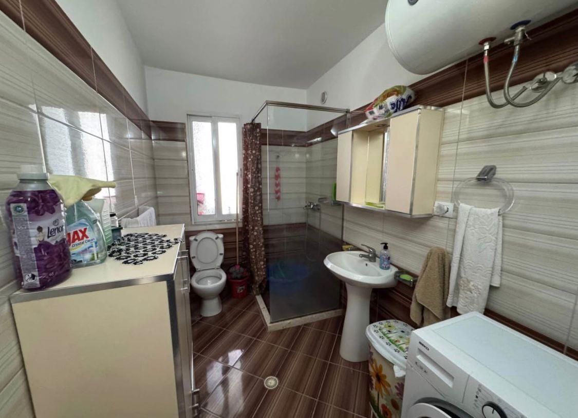 Shitet apartament 2+1,Vlore