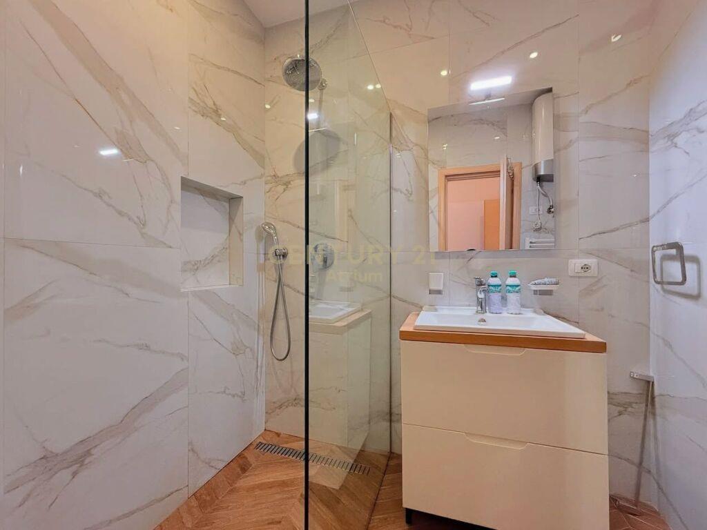 JEPET APARTAMENT 3+1+2 ME QIRA TEK LIQENI I THATE!